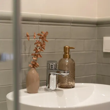 Red Roof Old Town