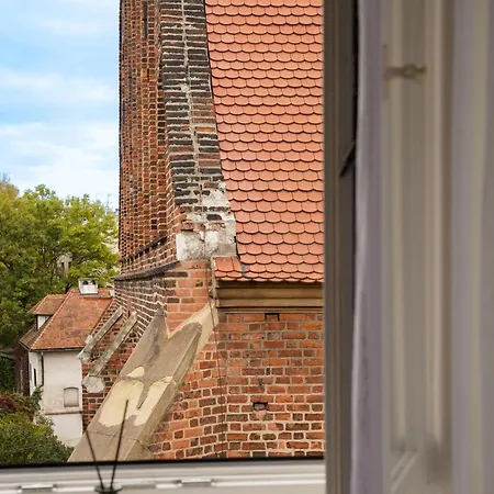 Red Roof Old Town Apartment